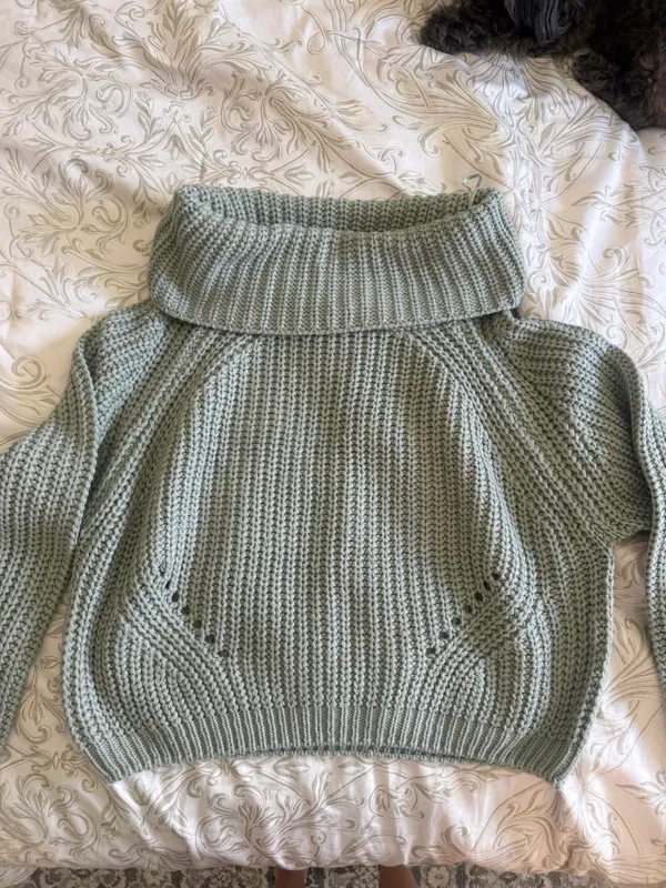 Moon and Madison Green Knit Sweater - Image 3