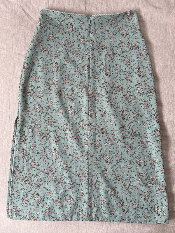 Brandy Melville Floral Midi Skirt - Image 5
