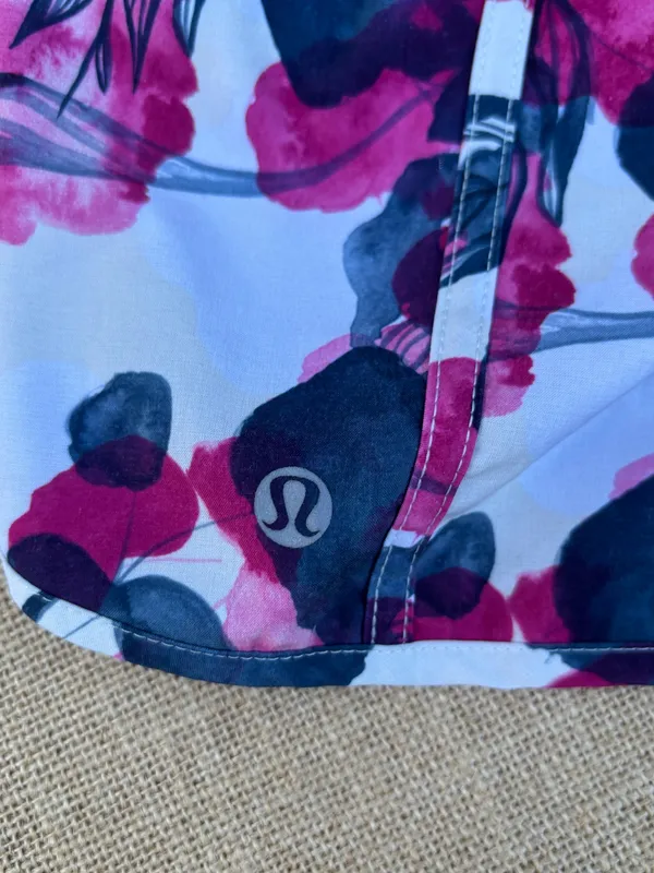 Lululemon Floral Red Burdeos Track That High Rise Running Shorts Zip Pocket Sz 8 - Image 4