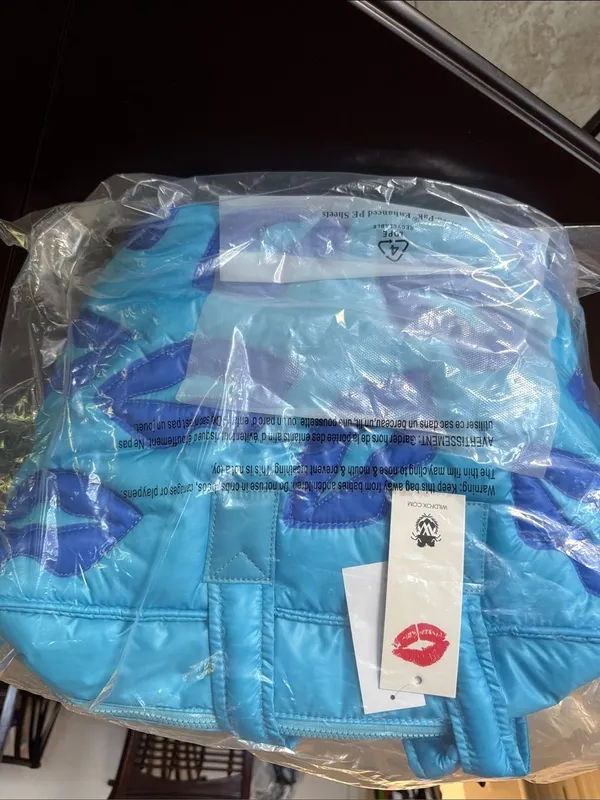 Wildfox blue lips nylon bag - Image 2