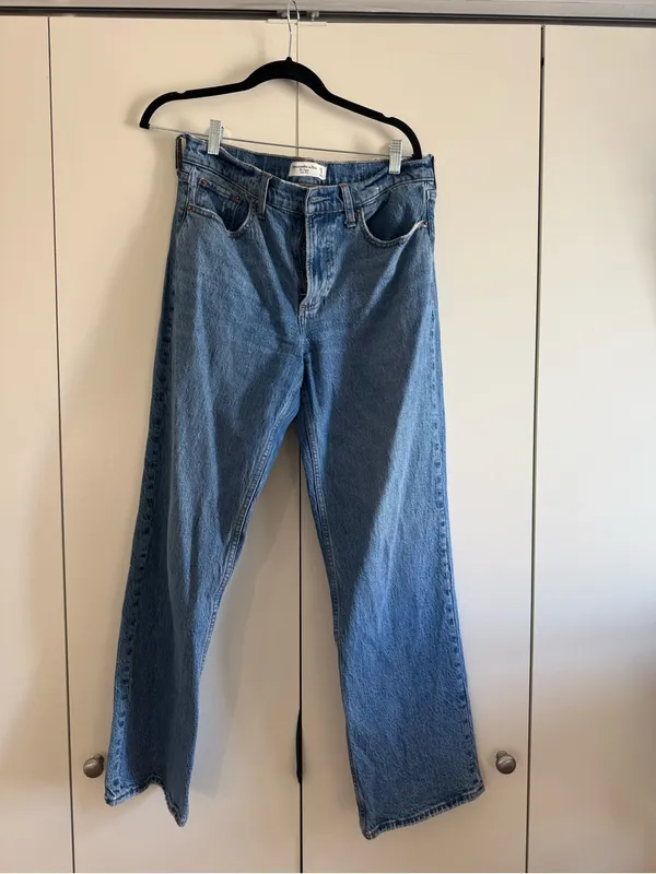 Abercrombie Low rise baggy in medium - Image 4