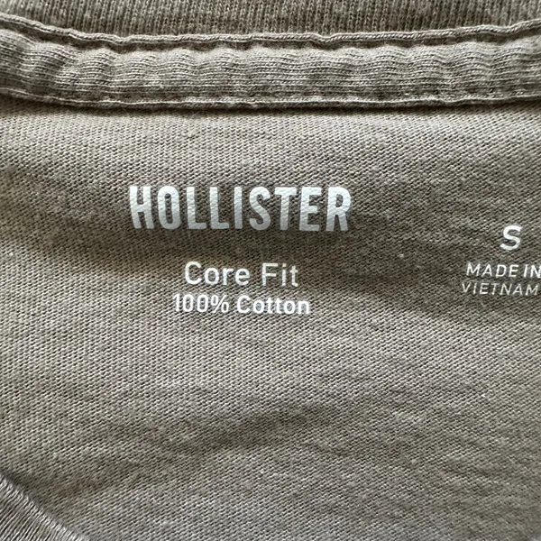 Men’s small Hollister tan T-shirt - Image 3