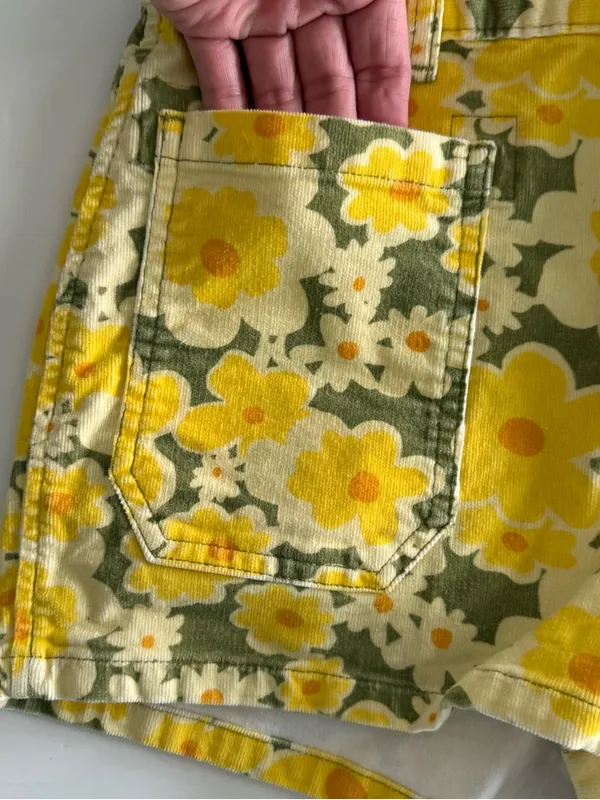 RVCA Bella Cord Shorts in Fern. Size 26 - Image 4