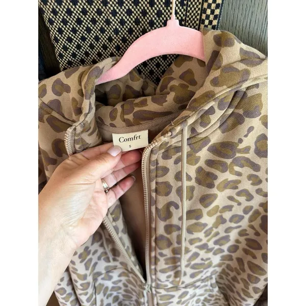 Comfrt‎ womens leopard full zip size small new - Image 3