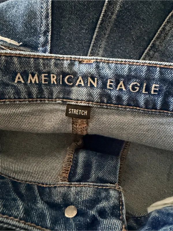 American Eagle Outfitters Distressed Blue Ripped Women’s Mom Straight Jeans - Image 3