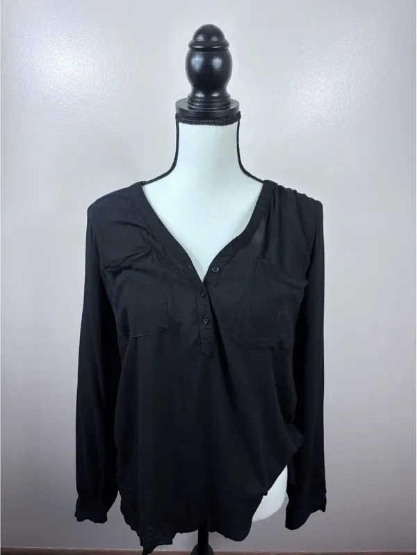 Old Navy Black Rayon Utility Blouse V-Neck Breezy Long Sleeve Sz M Dual Pocket - Image 3
