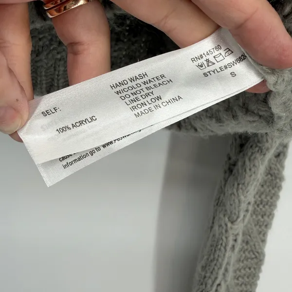 Aster Gray Cable Knit Cropped Sweater Womens‎ Small Chunky Long Sleeve - Image 4