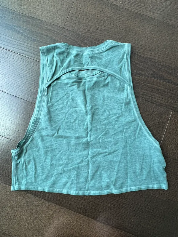 Lululemon green cropped tank - Image 2
