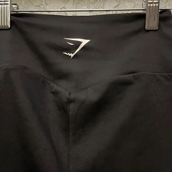 Gymshark Black Cropped Leggings - Image 8