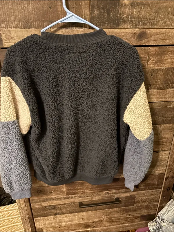 American Eagle Navy Sherpa Sweatshirt with Colorblock Sleeves - Image 4