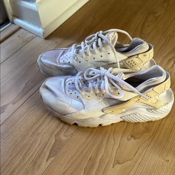 Nike Women’s Sneakers in Cream / White - Image 3