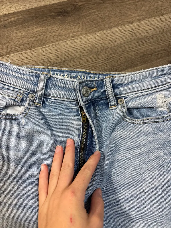 American Eagle Mom Jeans - Image 3