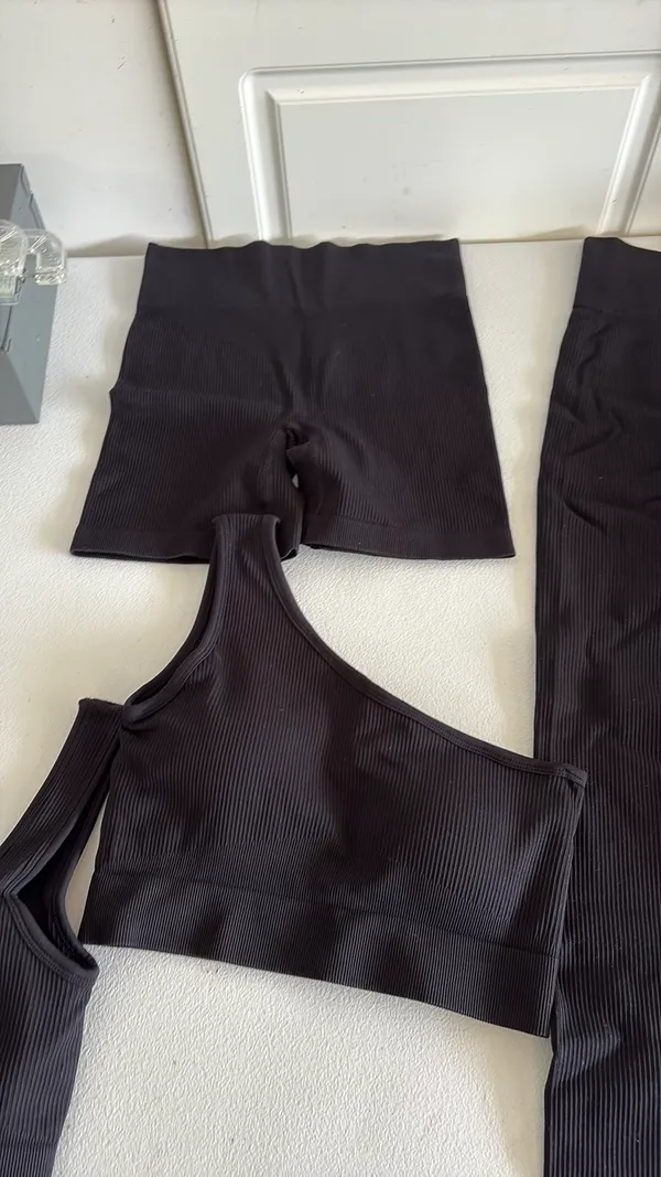 Amazon Workout Set - Image 2