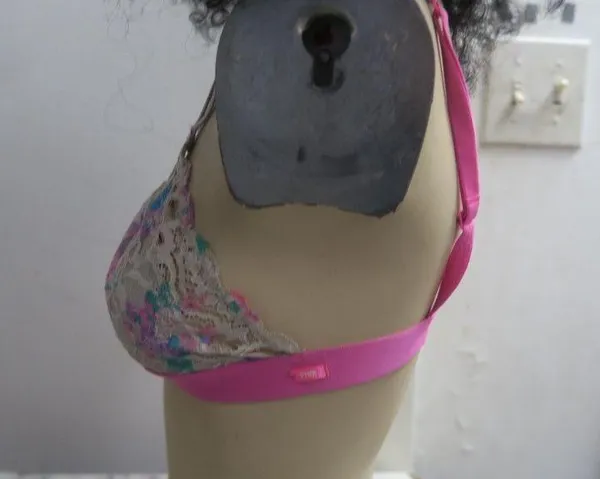 PINK Victoria's Secret lace trimmed triangle bra in white and pink size medium. - Image 7