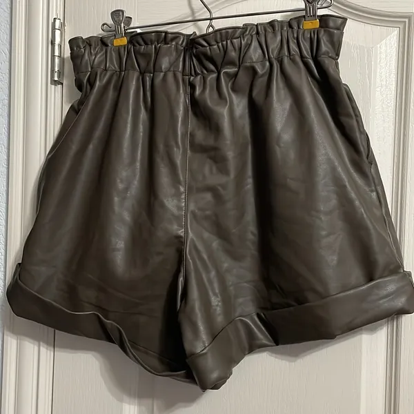 💙💖 NWT Abercrombie and Fitch Brown Vegan Leather Paperbag Shorts - Image 3