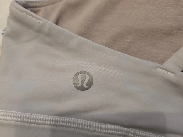 lululemon athletica White High-Neck Sports Bra Size 12 - Image 4