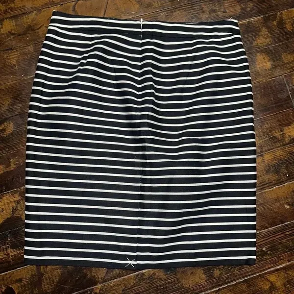 J Crew business casual The pencil 14 striped minimalist skirt - Image 2