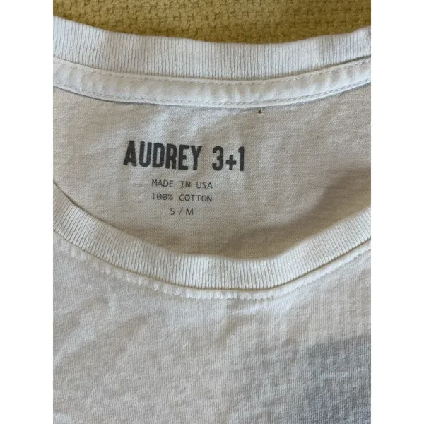 Audrey 3+1 Tee Shirt Size S/M Graphic California Crop - Image 3