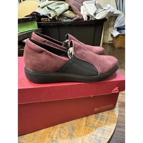 Munro Clay Slip On Sneaker Size 6 M Burgundy Leather Cushioned Shoes Loafer - Image 3