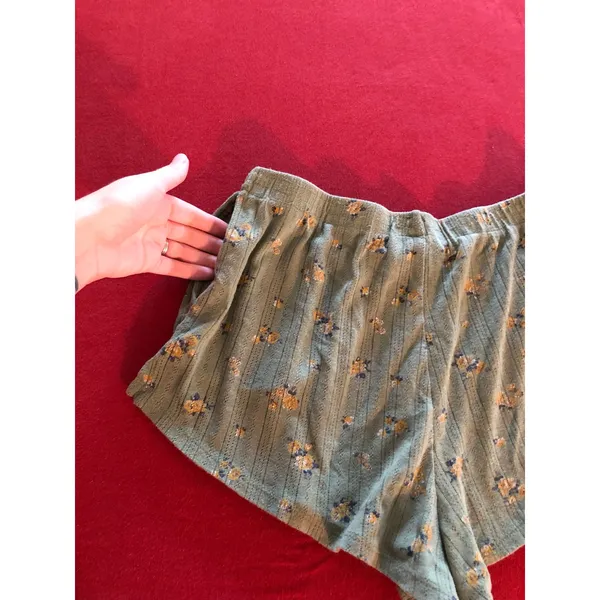 Colsie green floral pajama sleep shorts with pockets Size Medium - Image 6