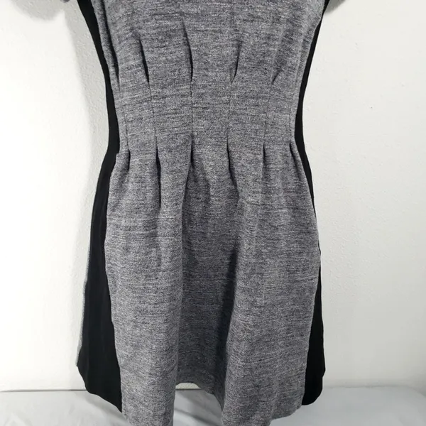 Madewell Grey Knit Pleated Fit & Flare Dress Black Trim Size 4 Short Sleeve - Image 6