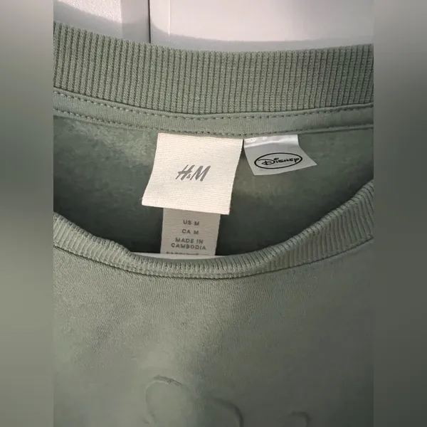 H&M x Disney Sage Green Embossed Mickey Mouse Crewneck Sweatshirt NWOT Medium - Image 5