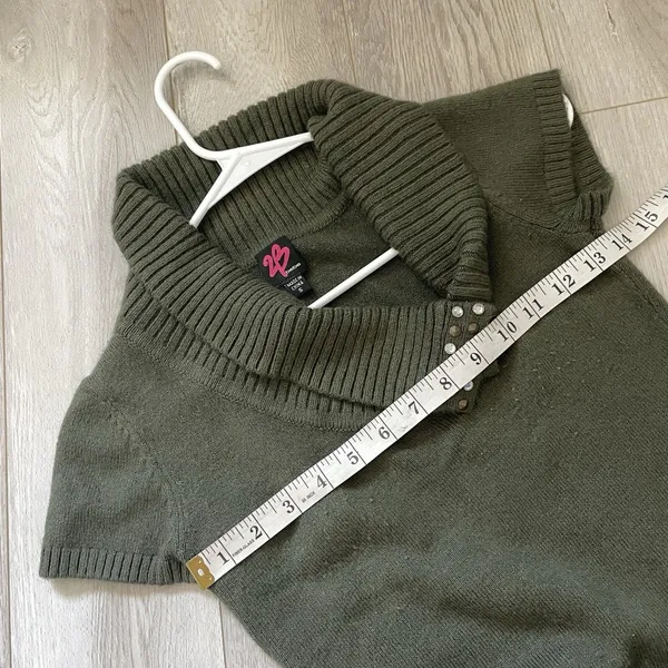 Bebe Y2K Sweater collared rhinestone stud short sleeve knit womens Green small - Image 3