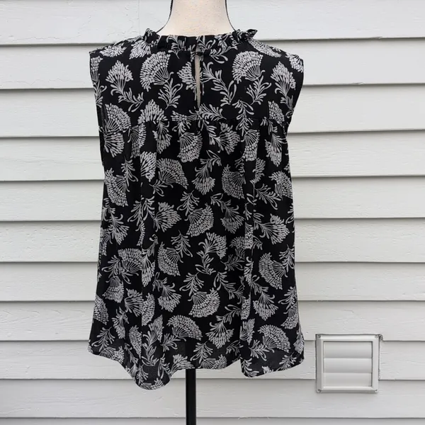 Loft Sleeveless Loose Fit Black and White Floral Top - Image 4