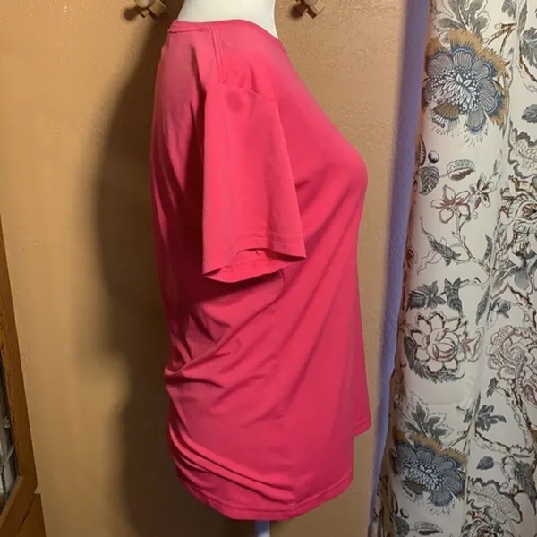 Nike Dri-Fit Pink Short Sleeve Shirt Size Medium - Image 7