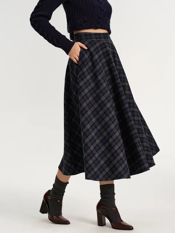 CoMMENSE Plaid Tweed Midi Skirt SPU: OA250929034 COLOR - Navy, Size Medium NWT - Image 3