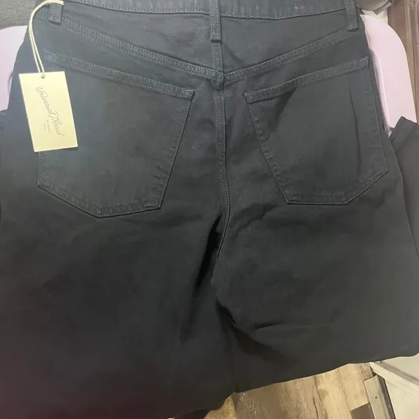Universal Threads Women's Black Jeans - Image 3
