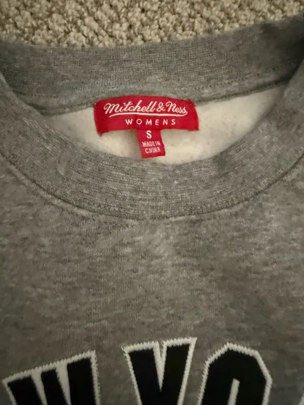 Mitchell & Ness Knicks Sweatshirt - Image 4
