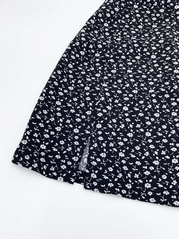 John Galt Brandy Melville Cara Mini Skirt Black White Floral Print One Size Y2K - Image 4