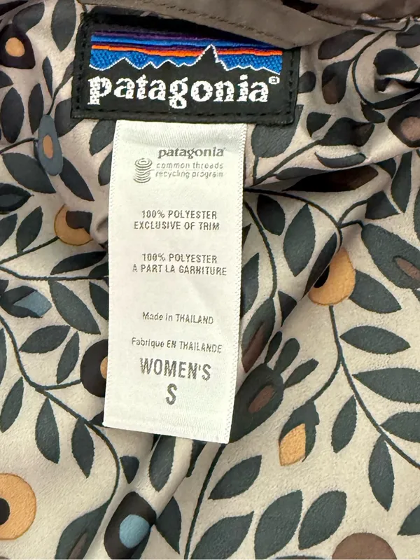 Patagonia women’s mor parka in olive‎ green size small - Image 5