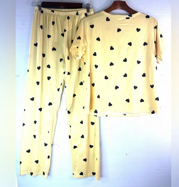 SHEIN L Black Hearts on Bright Yellow 2-Piece Set Pajamas - Image 4