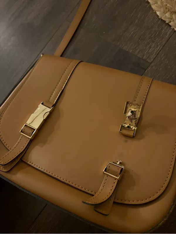 Vera Pelle Golden Yellow Leather Crossbody Purse “Alice” - Image 6