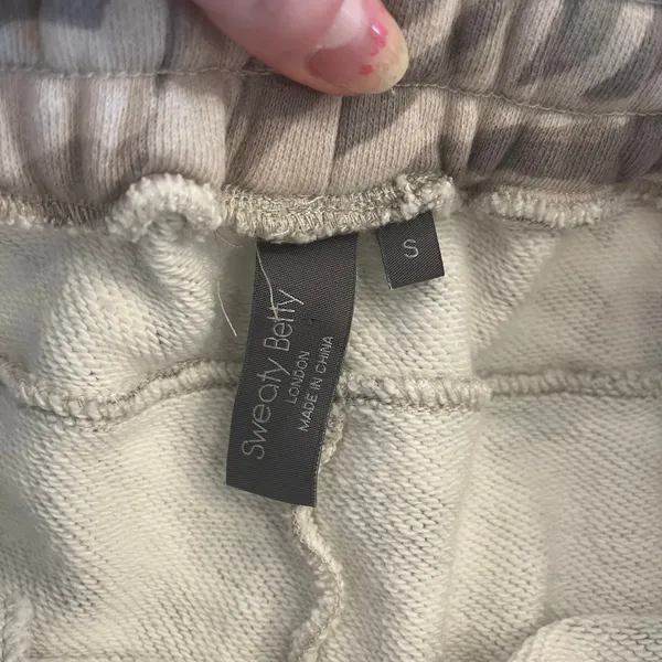 Sweaty Betty Essentials Shorts Light Grey Zebra Print‎ Size Small - Image 6