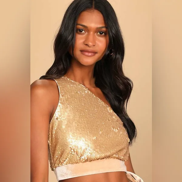 Lulus NWOT Spectacular Matte Gold Sequin One-Shoulder Side-Tie Crop Top Size M - Image 5