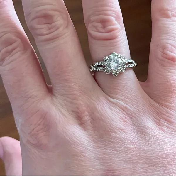 Silver Toned Flower Ring Size 8 - Image 6