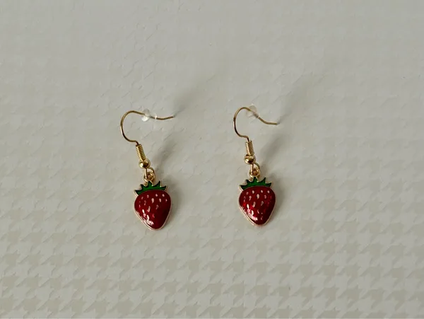 Strawberry Earrings 🍓 Red - Image 2