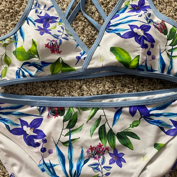 Cupshe Floral Bikini - Image 2