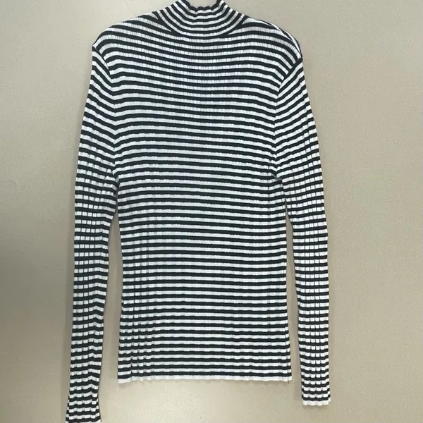Abercrombie & Fitch Navy and White Slim Rib Turtleneck Sweater - XL - Like New - Image 3