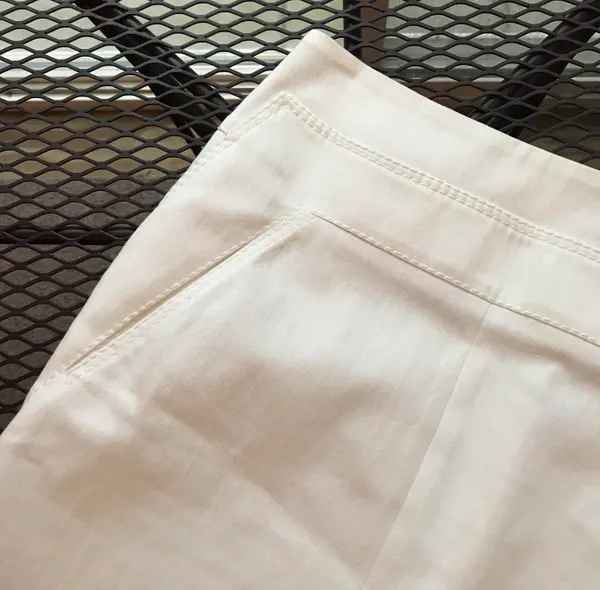 Amazing Akris Punto White Structured Quality Pencil Skirt - Image 2