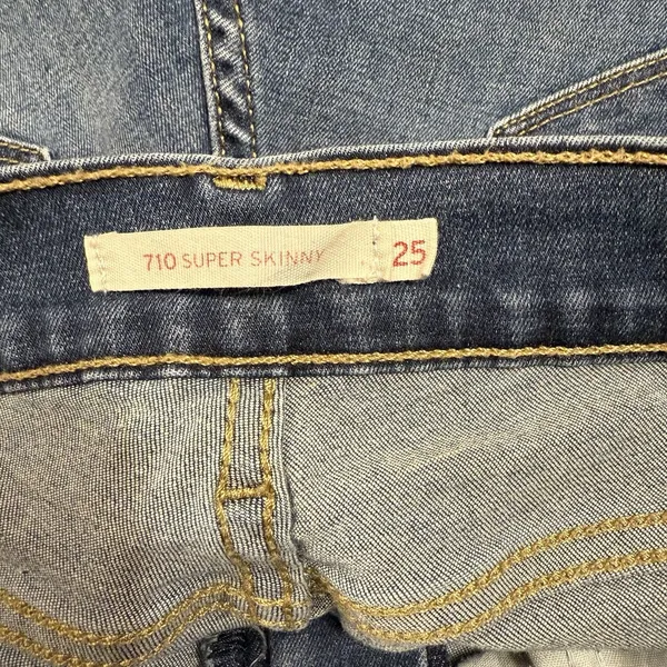 Levi's Cutoff Shorts Sz 25 710 Super Skinny Blue Medium Wash Tight‎ Hottie Sexy - Image 3