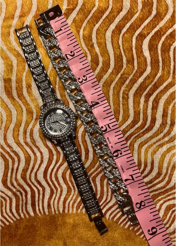 Woman’s Sparkling Silver Watch and Matching Bracelet - Image 5