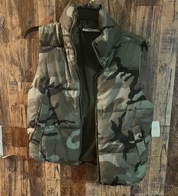 No Boundaries New Women's Camouflage Puffer Vest Winter Sleeveless Cropped Outerwear Puffer - Image 2