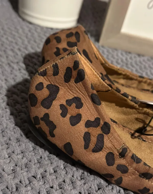 Size 8 NWT Cheetah Leopard Animal Print Ballet Flat Shoes - Image 4