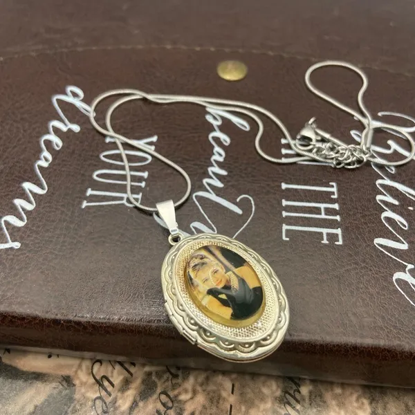 Audrey Hepburn Photo Locket Necklace Vintage Silver Oval Pendant 18” Chain - Image 13
