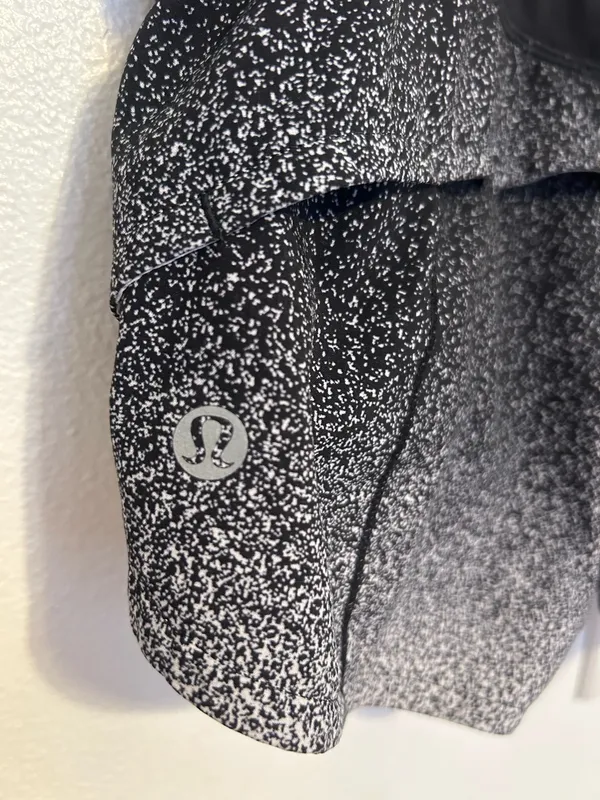 Lululemon Low-Rise Speed Up Shorts - Ombre Speckle Stop Print - Image 3