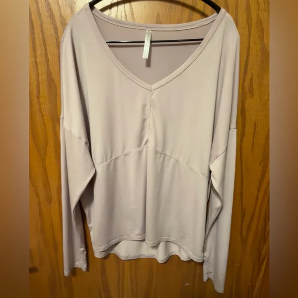 Fabletics Maria Powertouch Light Long-Sleeve Top Size Large - Image 4